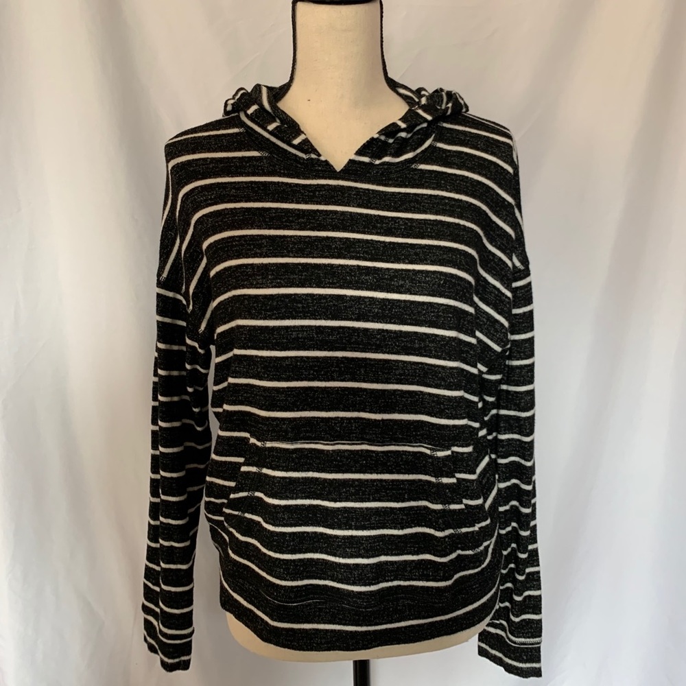 black & white soft & plush stripped hoodie